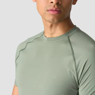 Camiseta de hombre slim fit de poliéster/spandex raglán con cuello redondo · 2