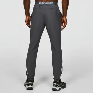 Joggers de poliéster ligero y de secado rápido para hombre · 2