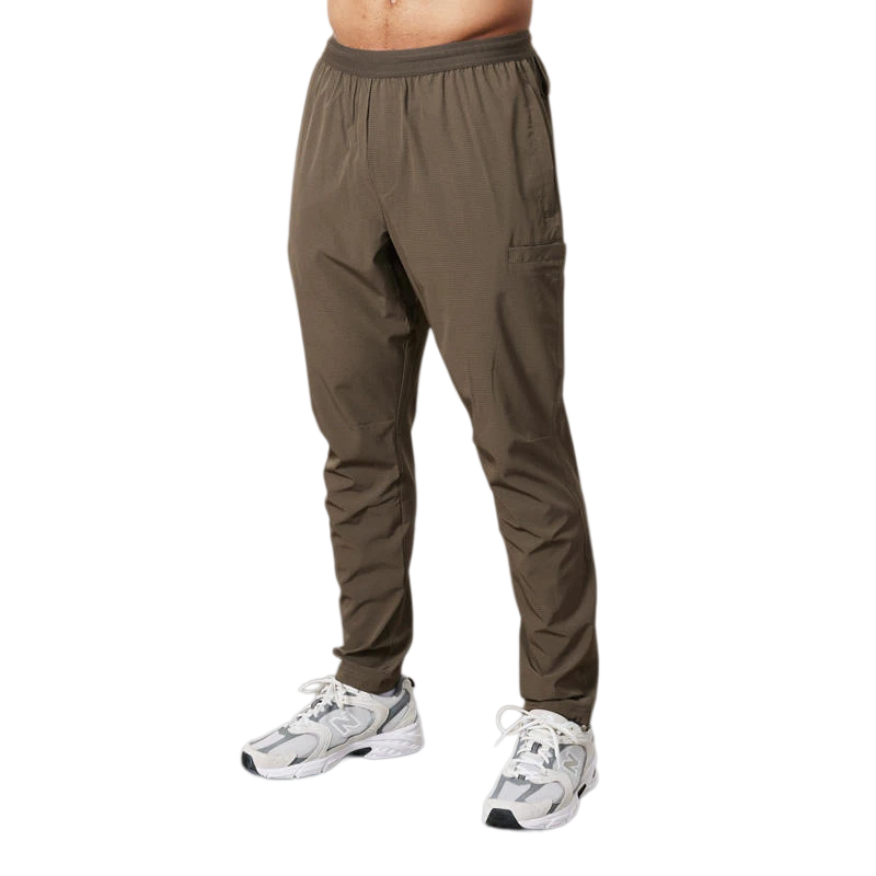 Joggers de nailon ligero de secado rápido para hombre · 3