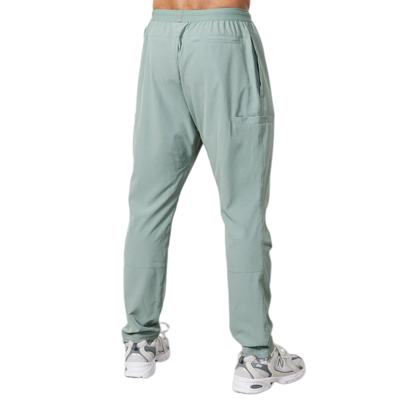 Joggers de nailon ligero de secado rápido para hombre · 4