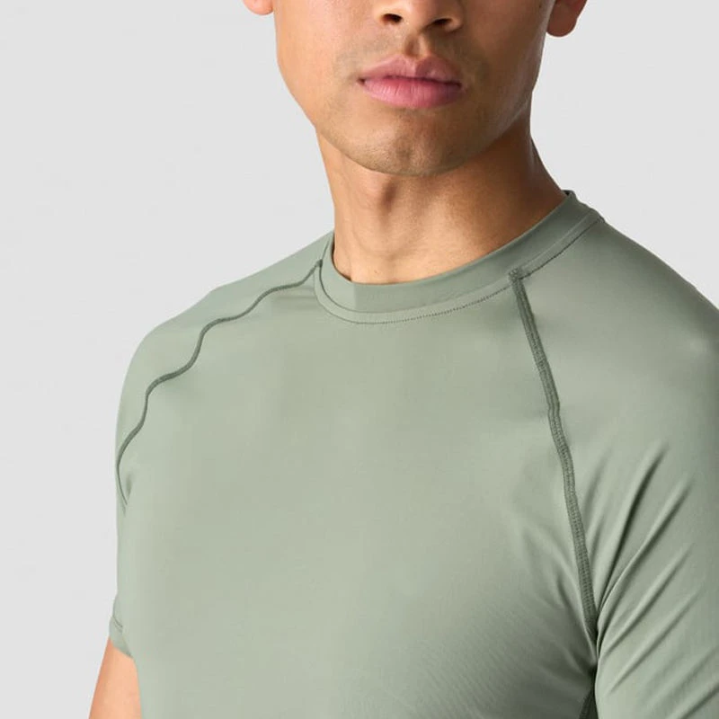 Camiseta de hombre slim fit de poliéster/spandex raglán con cuello redondo · 2