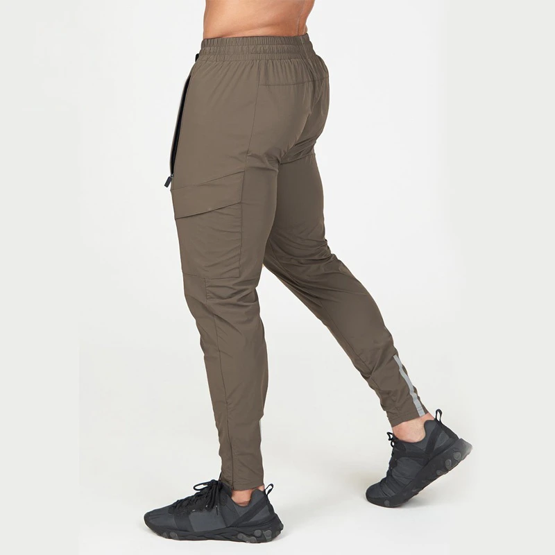 Joggers de poliéster slim fit para hombre · 2