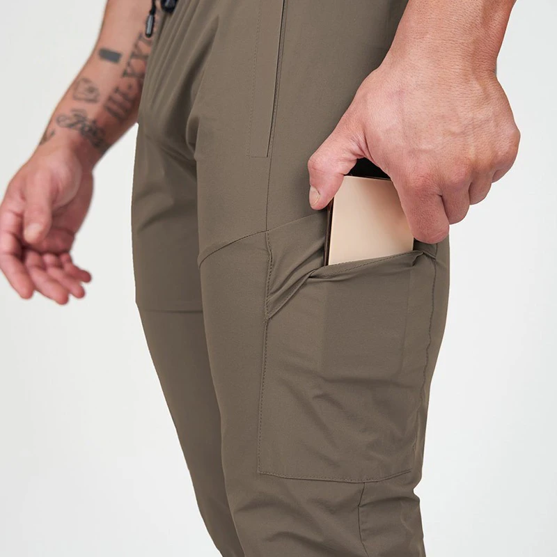 Joggers de poliéster slim fit para hombre · 3