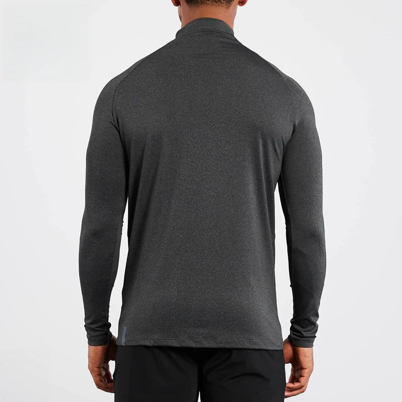 Camiseta de hombre slim fit y ligera de secado rápido · 4