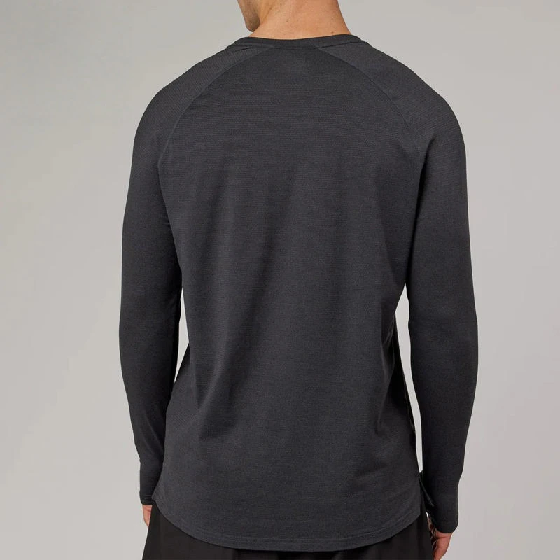 Camiseta de hombre slim fit y ligera de secado rápido · 2